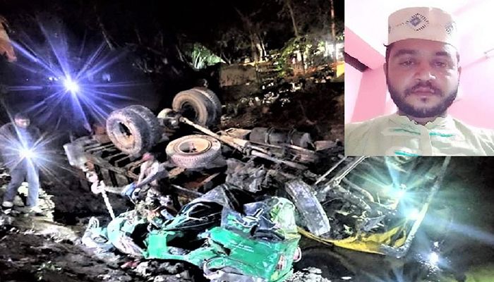 One person dies in an accident on the Dhaka-Chattogram Highway in Kumira union of the district’s Sitakunda Upazila on Thursday night. || UNB photo: Collected  