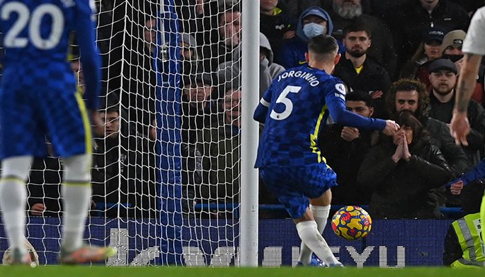 Chelsea Need Late Penalty to Beat Leeds  