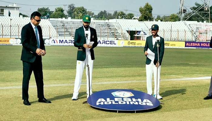 Pakistan Decides to Bat 1st against Bangladesh Winning Toss   