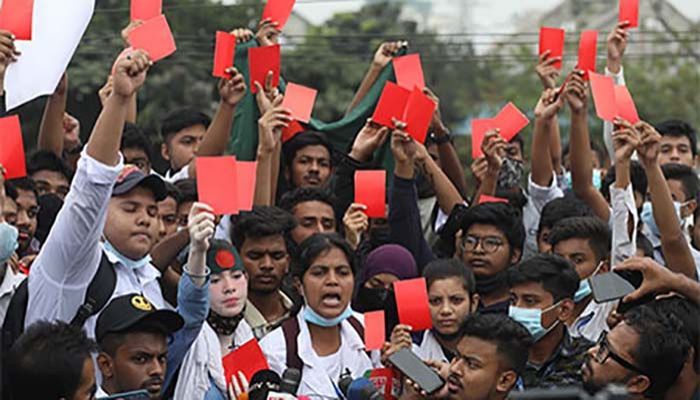 Students Stage Protests on Streets with 'Red Cards'  