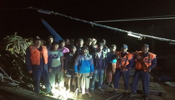 13 Stranded Fishermen Rescued from Bay  