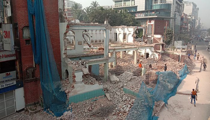 The traditional Sobhanbagh Jame Mosque in the capital Dhaka is being demolished for its reconstruction. The 84-year-old mosque will be expanded to 10 floors.
