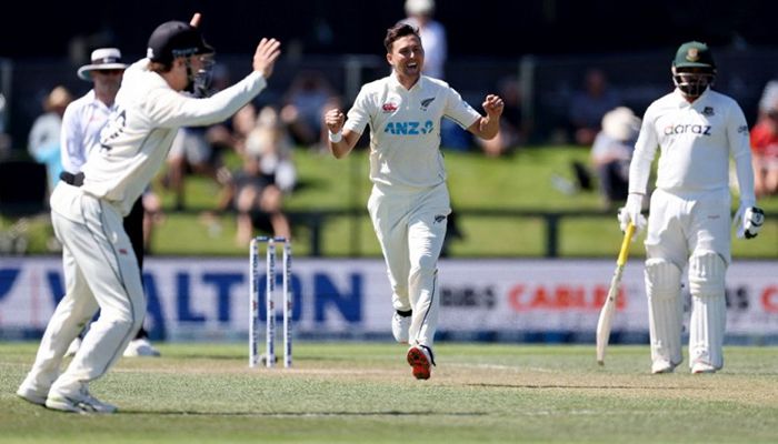New Zealand's Trent Boult (C) celebrates the wicket of Bangladesh's Liton Das on day two of their second Test in Christchurch on Monday. || AFP photo: Collected  