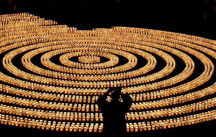 Six and a half thousand candles were lit at the Hasedara Buddha Temple in Kamakura, Japan, in hopes of a happy New Year after the Corona epidemic || Photo: Reuters