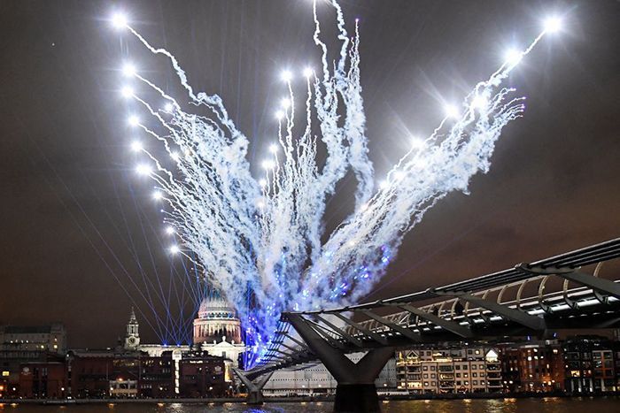 Fireworks display at St. Paul's Cathedral in London, UK || Photo: Reuters