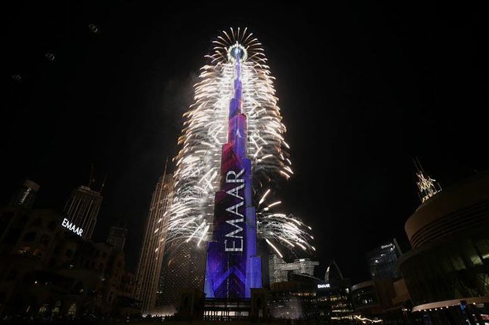 Fireworks at the Burj Khalifa, the world's tallest building in Dubai, United Arab Emirates || Photo: Reuters