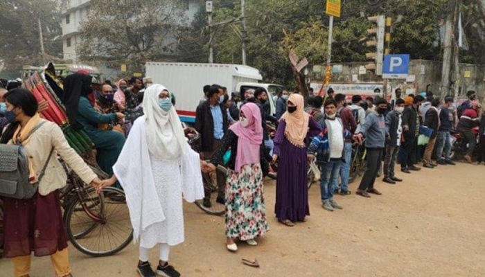 Students of 7 DU-Affiliated Colleges Block Nilkhet Road AS Exams Get Postponed     