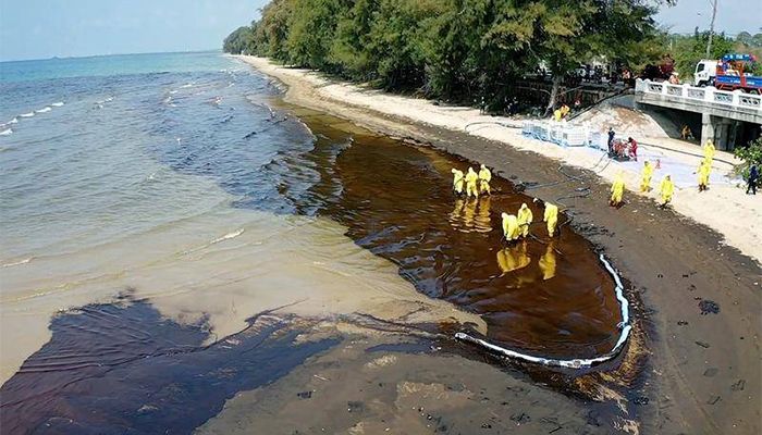 Oil Spill Threatens Corals in Eastern Thailand