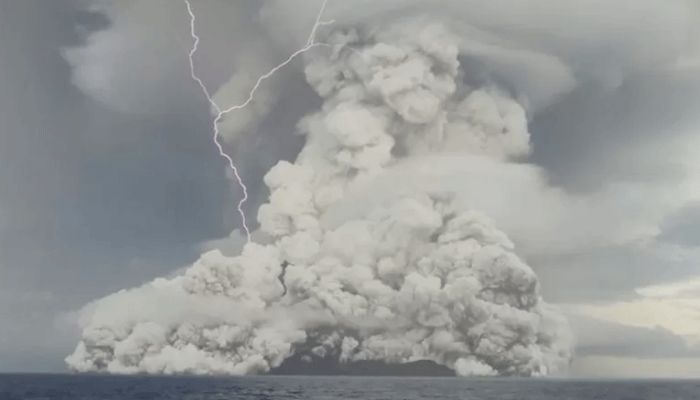 An eruption occurs at the underwater volcano Hunga Tonga-Hunga Ha'apai off Tonga, January 14, 2022 in this screen grab obtained from a social media video. Video recorded January 14, 2022. || Reuters Photo: Collected  