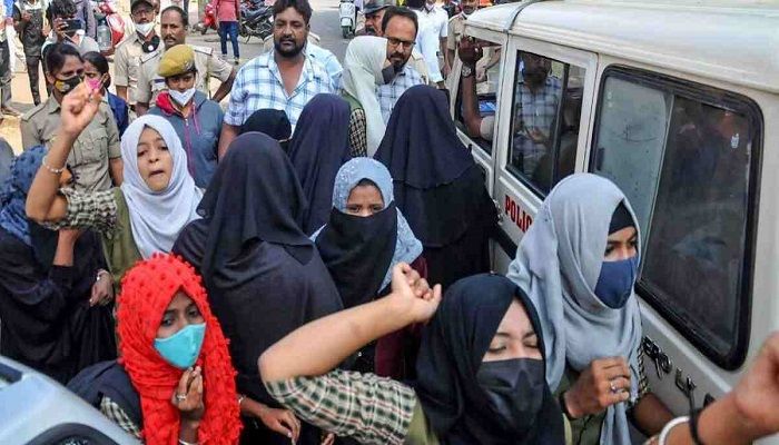 58 Girls Suspended from College in K’taka for Wearing Hijab, Holding Protest