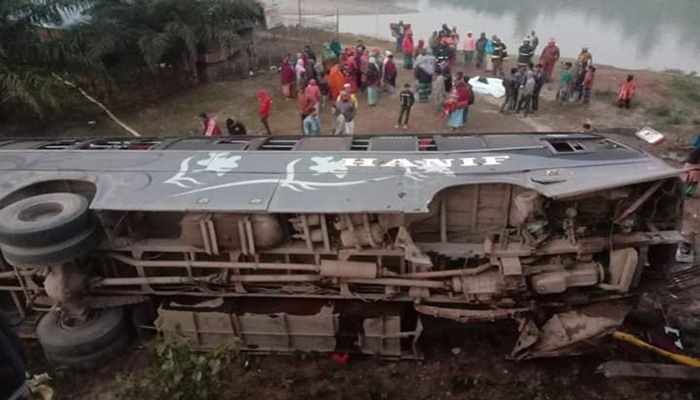 2 Killed As Bus Plunges Into Ditch in Dinajpur    