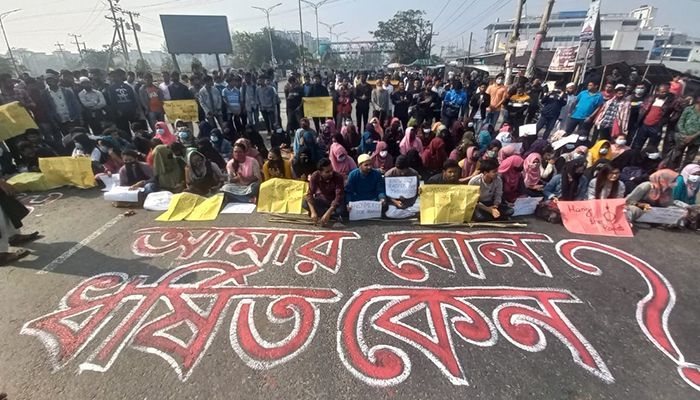 BSMRSTU Student Gang-Raped, Students Block Dhaka-Khulna Highway