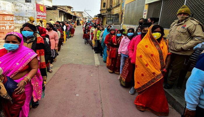 In this picture taken on February 3, 2022, devotees stand in a queue to offer prayers to Hindu deity Ram next to the under-construction site for a temple to Ram in Ayodhya in India’s Uttar Pradesh state. || AFP Photo: Collected  