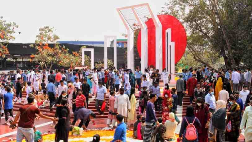People representing different political and other organisations then thronged the altar of the Central Shaheed Minar to offer their floral tributes.