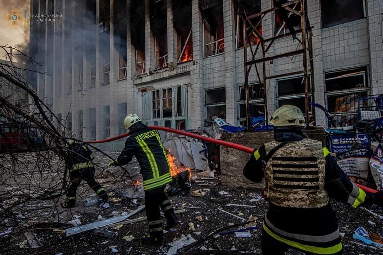 
A Russian airstrike in the Ukrainian capital, Kyiv, has set a building on fire || Photo: Reuters