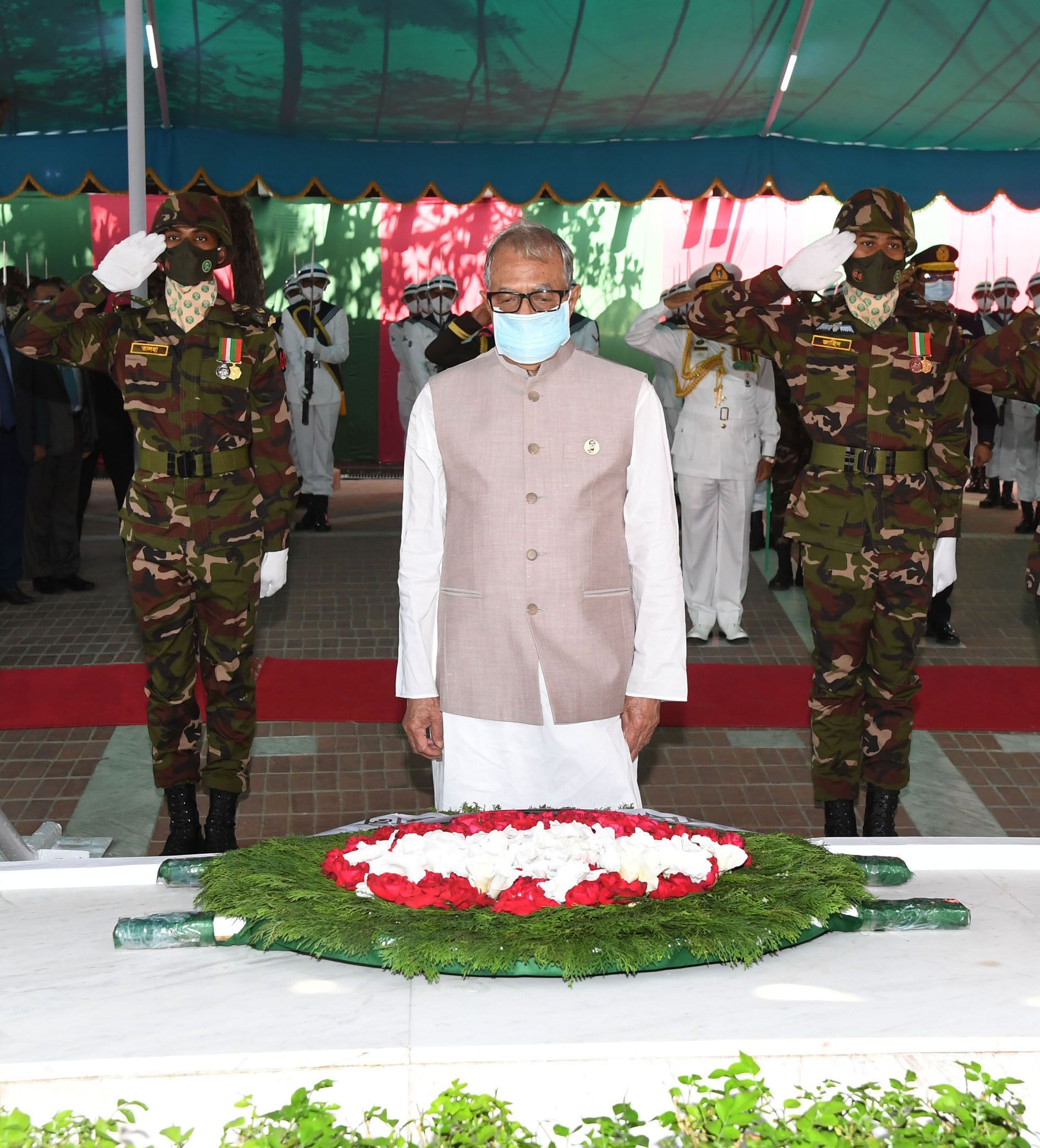 President Hamid first laid a wreath at Bangabandhu’s mazar followed by Prime Minister Sheikh Hasina.