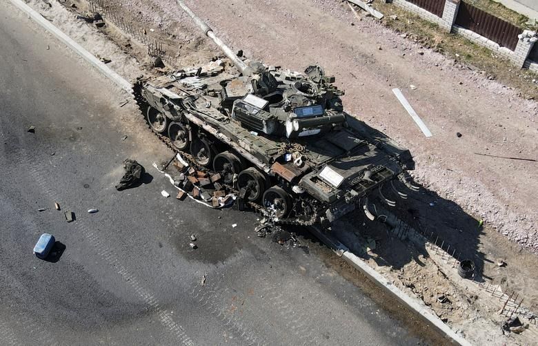 A burnt Russian tank in Kyiv || Photo: Reuters