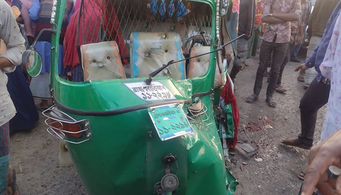 4 Killed As Covered Van Collides with Auto-Rickshaw in Brahmanbaria    