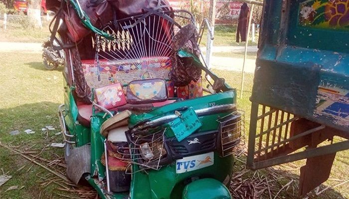 4 Killed As Pick-Up Rams Auto-Rickshaw in Narsingdi  