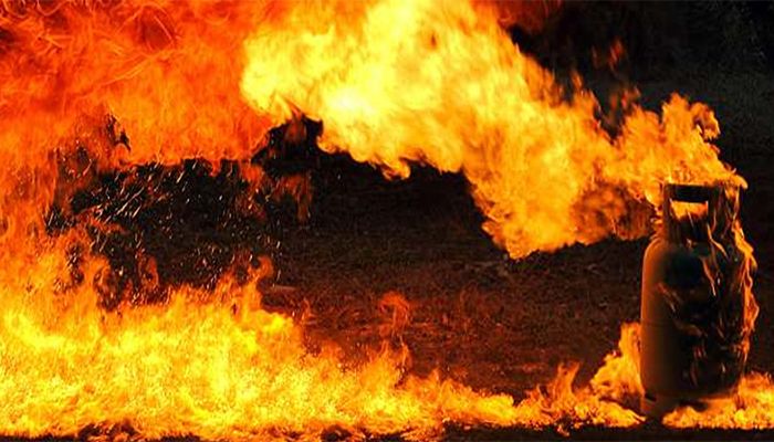 Four of a Family Burnt in Badda Cylinder Blast
