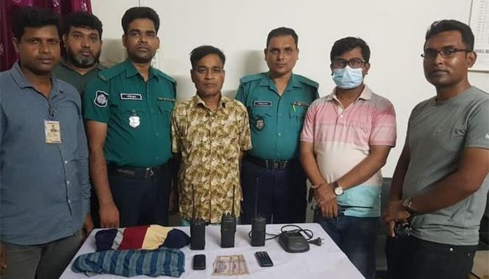 Fake Police Sub-Inspector Held in Rajshahi