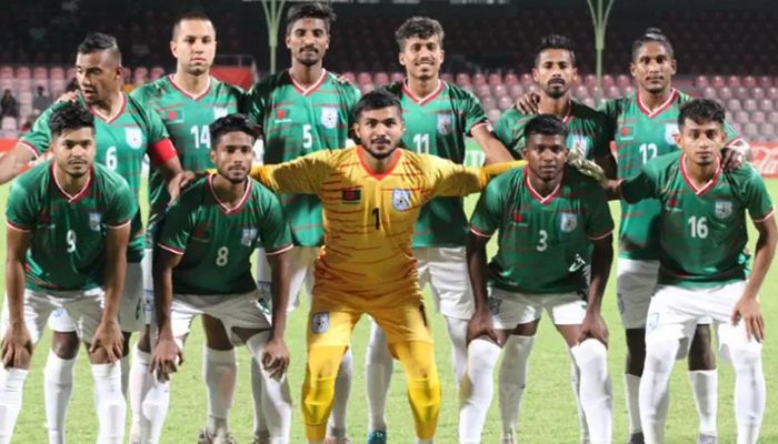 Bangladesh squad before their first FIFA tier-1 international friendly match held Thursday night at the Maldives National Stadium in Male || Photo: Collected  