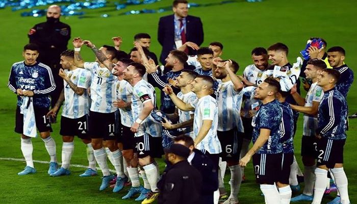 Messi Praises Home Fans in Possible Farewell before WC    
