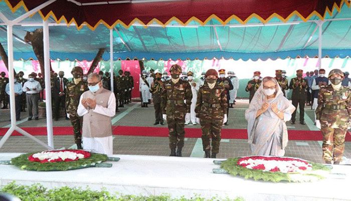 President M Abdul Hamid and Prime Minister Sheikh Hasina paid their homage by placing wreaths at the Mazar (mausoleum) of Bangabandhu at Tungipara || Photo: Collected 
