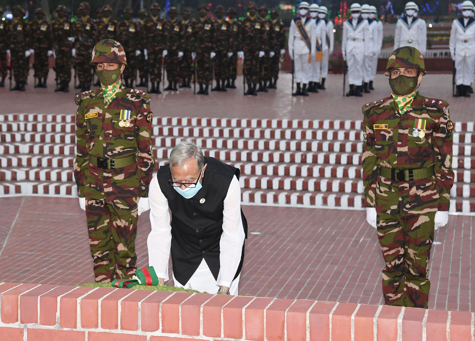 The president first placed the wreath at the altar of the memorial followed by the prime minister.
