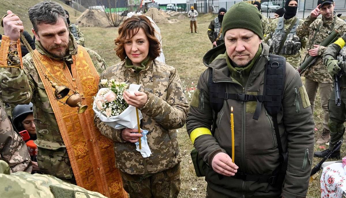Wedding Bells on Ukraine's Battlefield
