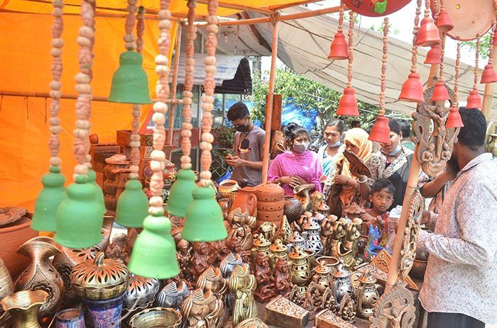 Traders from different parts of the country have started selling earthenware, toys and bamboo-cane, puffed rice-murki, tree saplings, flowers, hand fans and various household and folk products.