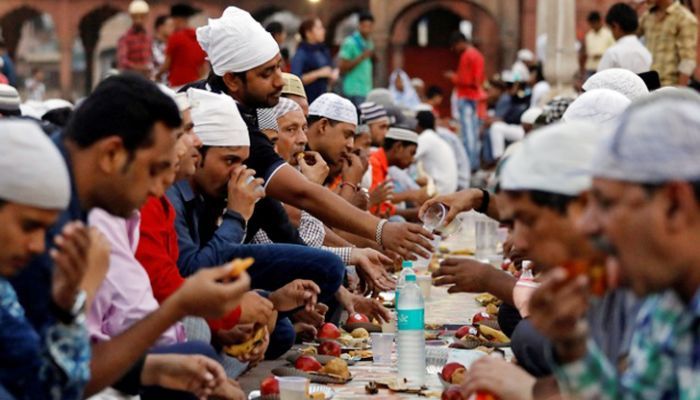Iftar was arranged at Delhi Jame Mosque in India.
