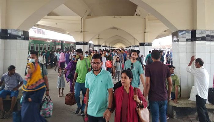 2nd Day of Eid Journey: Passenger Pressure Mounts on Train 
