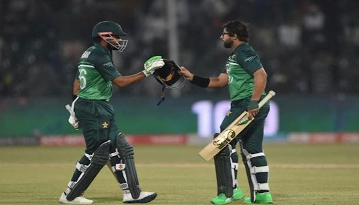 Ton-up Babar And Haq Punish Australia in Pakistan's Highest ODI Chase