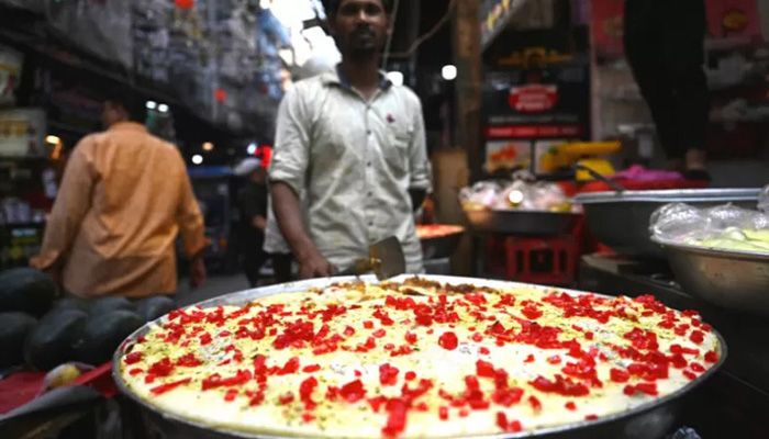 Sweet Smell of Ramadan Tempts As South Asia's Muslims Fast   