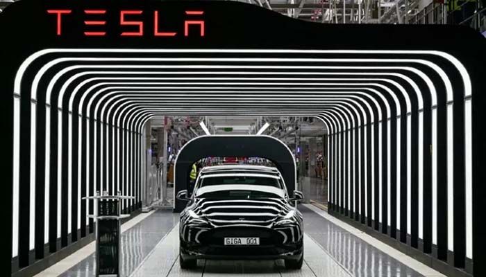 Tesla Loses $126b in Value amid Musk Twitter Deal Funding Concern   