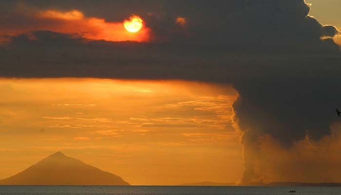 Indonesia Raises Alert Level for Krakatoa's Offspring Volcano  