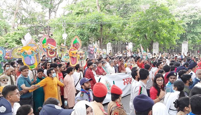 ‘Mangal Shobhajatra’ in Search for the Rhythm of Normal Life 