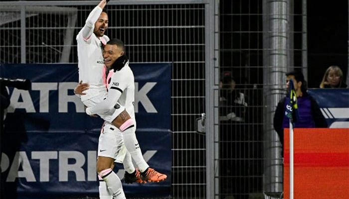 Mbappe, Neymar Score Hat-Tricks as PSG Thump Clermont