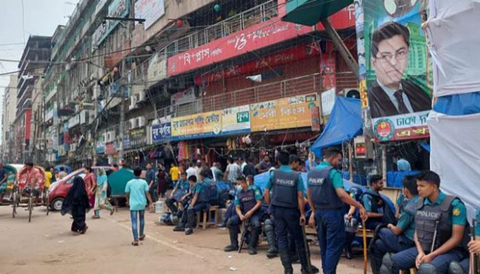 Shops Open in New Market, Traffic Movement Normal 