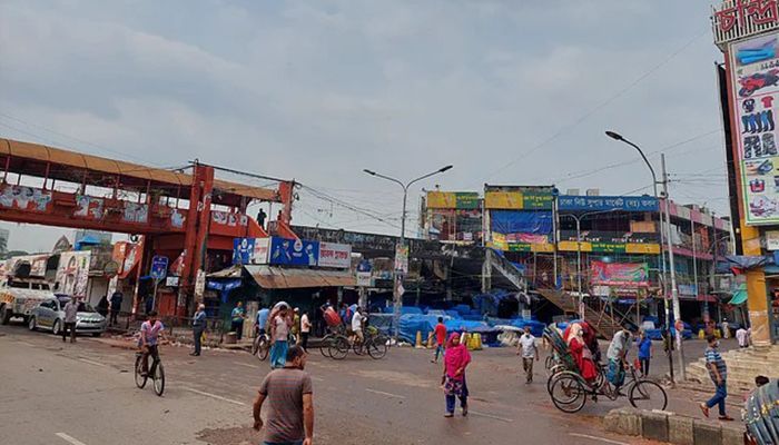 Traffic Normal, No Shops Open in New Market Today
