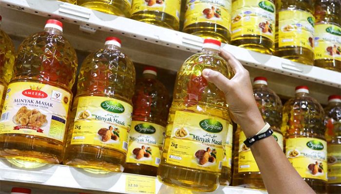 Indonesia Suspends All Exports of Palm Oil