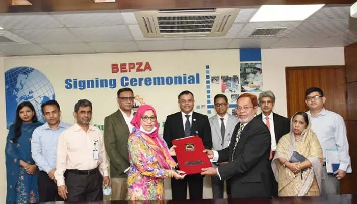 BEPZA member (finance) Nafisa Banu and Venus Beauty Limited Executive Consultant AMM Shamsuddin Chowdhury inks an agreement at BEPZA Complex in Dhaka on Monday || Photo: Collected 