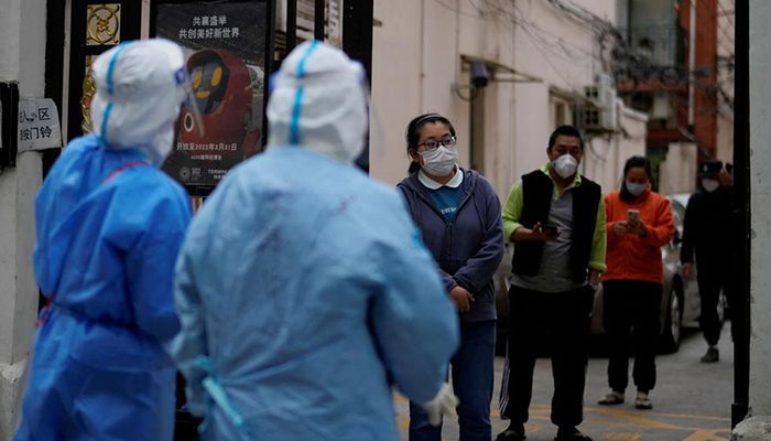 Shanghai Reports Three Deaths as COVID Infections Escalate in China 