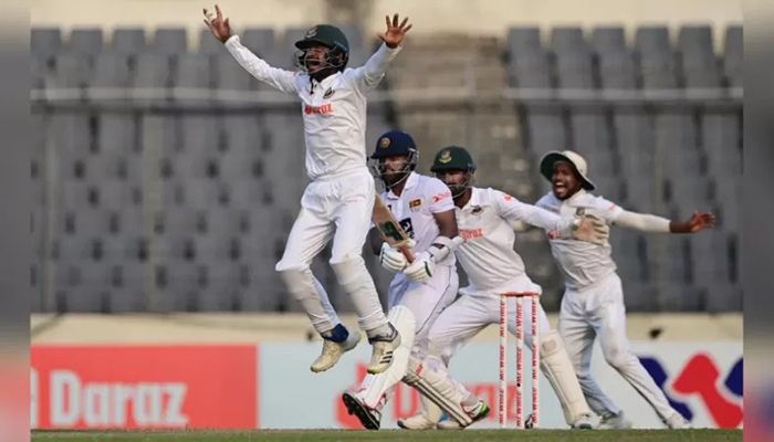 Bangladesh's cricketers celebrate the dismissal of Sri Lanka's Kusal Mendis during the second day of the second Test cricket match between Bangladesh and Sri Lanka at the Sher-e-Bangla National Cricket Stadium in Dhaka on May 24, 2022 || AFP Photo