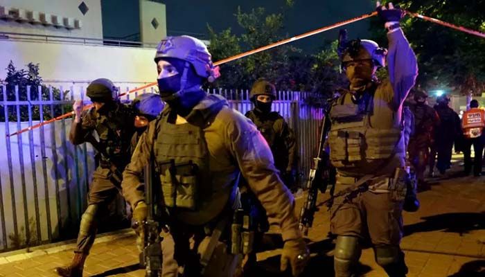 Israeli forces arrive at the scene of an attack in the central city of Elad, on May 5, 2022 || AFP Photo: Collected 