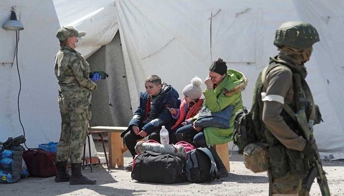 Civilians Flee Azovstal Bunkers in Evacuation Led by UN