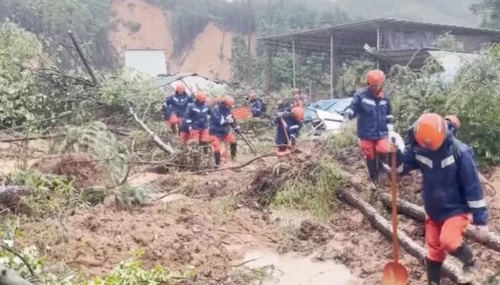 At Least 15 Dead after Torrential Rains in Southern China   