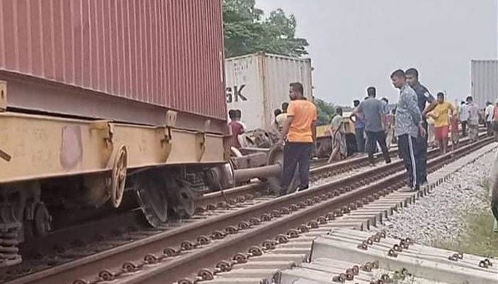 Derailment Snaps Dhaka-Chattogram Rail Link