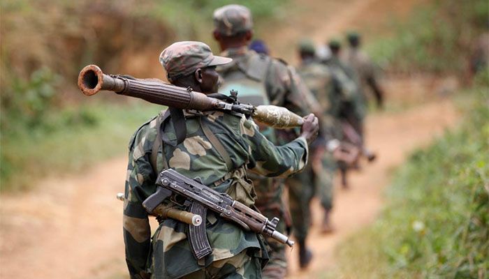 Democratic Republic of Congo military personnel (FARDC) patrol against the Allied Democratic Forces (ADF) and the National Army for the Liberation of Uganda (NALU) rebels near Beni in North-Kivu province, December 31, 2013 || Photo: Reuters 